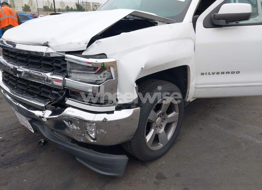 Photo 12 of 2018 Chevrolet Silverado 1500 1LT (VIN 3GCPCRECXJG435974)
