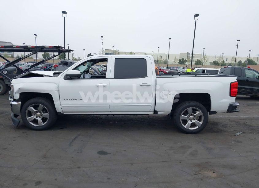 Photo 15 of 2018 Chevrolet Silverado 1500 1LT (VIN 3GCPCRECXJG435974)