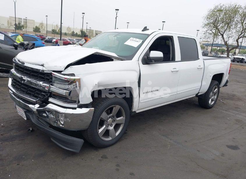 Photo 2 of 2018 Chevrolet Silverado 1500 1LT (VIN 3GCPCRECXJG435974)