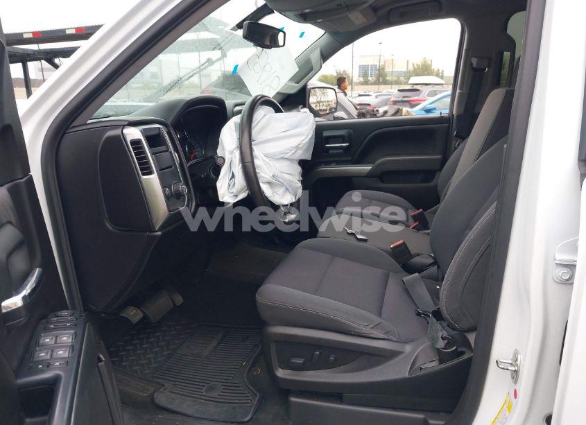 Photo 5 of 2018 Chevrolet Silverado 1500 1LT (VIN 3GCPCRECXJG435974)