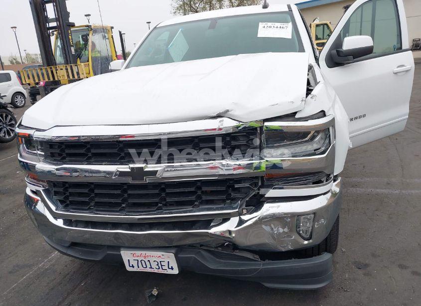 Photo 6 of 2018 Chevrolet Silverado 1500 1LT (VIN 3GCPCRECXJG435974)