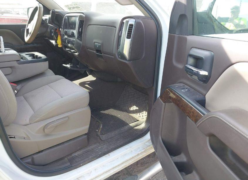 Photo 5 of 2018 Chevrolet Silverado 1500 1LT (VIN 3GCPCRECXJG587849)