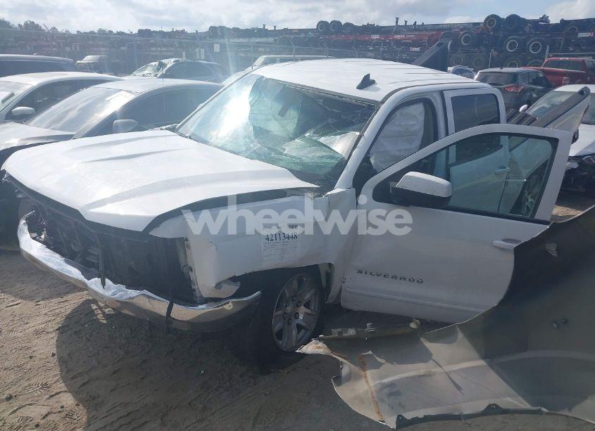 Photo 2 of 2018 Chevrolet Silverado 1500 1LT (VIN 3GCPCREH9JG330225)