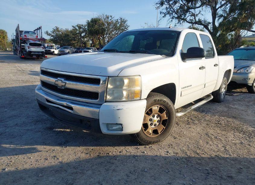 Photo 2 of 2011 Chevrolet Silverado 1500 LT (VIN 3GCPCSE00BG101810)