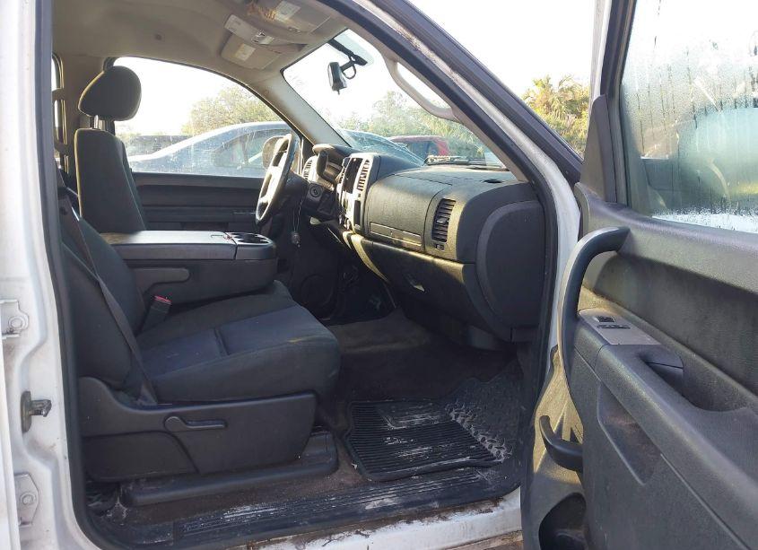 Photo 5 of 2011 Chevrolet Silverado 1500 LT (VIN 3GCPCSE00BG101810)