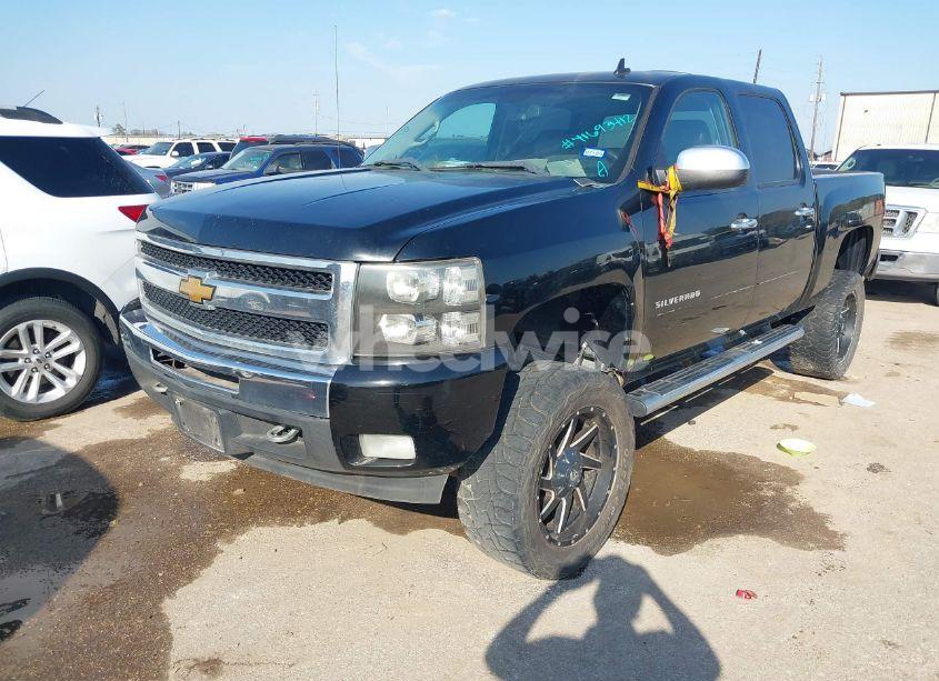 Photo 2 of 2011 Chevrolet Silverado 1500 LT (VIN 3GCPCSE00BG288336)