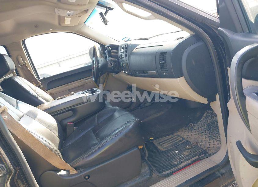 Photo 5 of 2011 Chevrolet Silverado 1500 LT (VIN 3GCPCSE00BG288336)