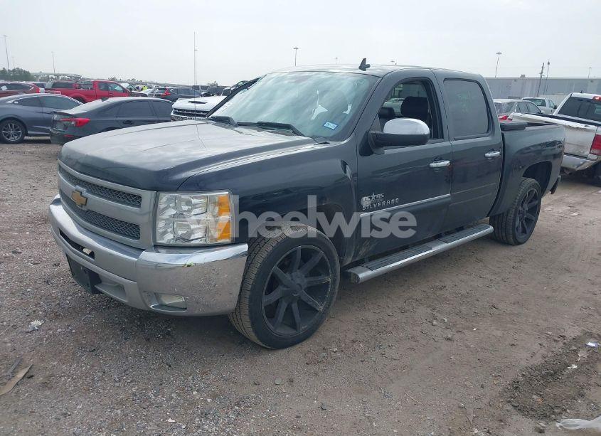 Photo 2 of 2013 Chevrolet Silverado 1500 LT (VIN 3GCPCSE00DG116584)