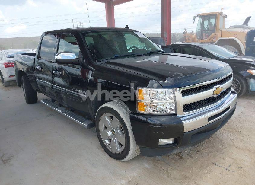 2011 Chevrolet Silverado 1500 LT (VIN 3GCPCSE01BG326897) main photo