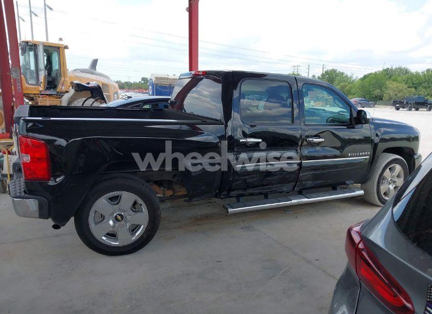 Photo 13 of 2011 Chevrolet Silverado 1500 LT (VIN 3GCPCSE01BG326897)