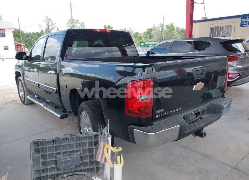 Photo 3 of 2011 Chevrolet Silverado 1500 LT (VIN 3GCPCSE01BG326897)