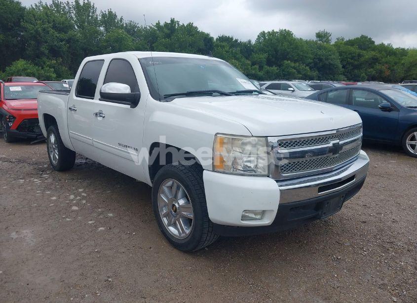 2011 Chevrolet Silverado 1500 LT (VIN 3GCPCSE01BG408015) main photo
