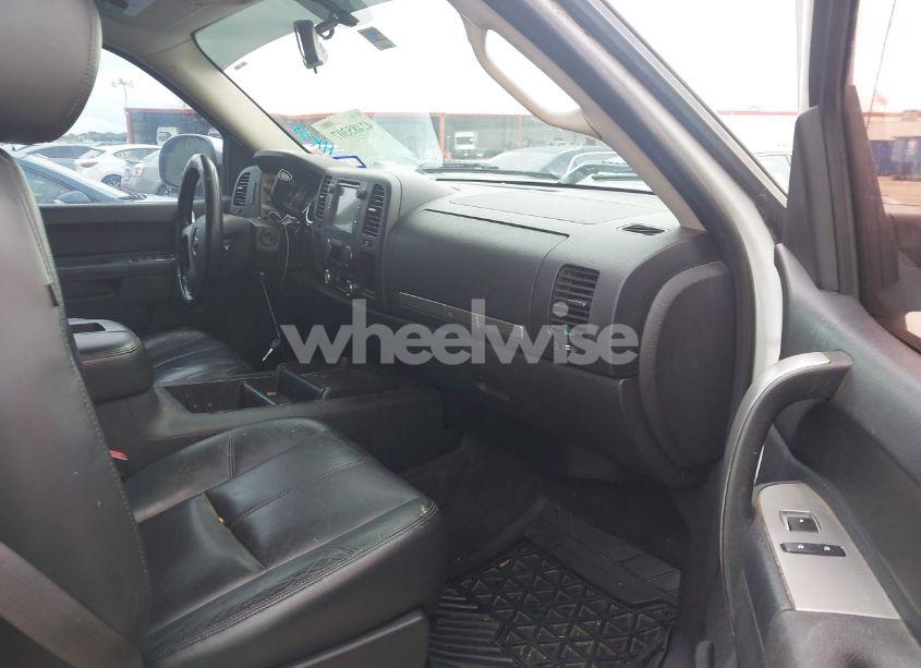 Photo 5 of 2011 Chevrolet Silverado 1500 LT (VIN 3GCPCSE01BG408015)