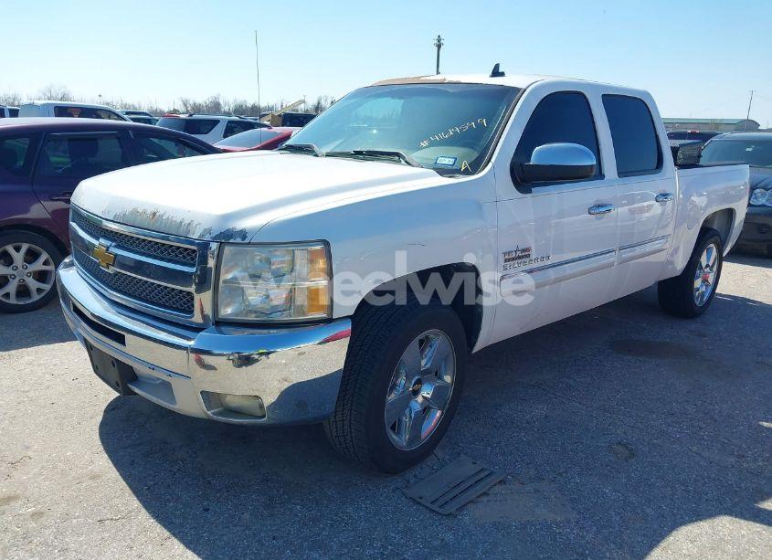 Photo 2 of 2013 Chevrolet Silverado 1500 LT (VIN 3GCPCSE01DG242789)