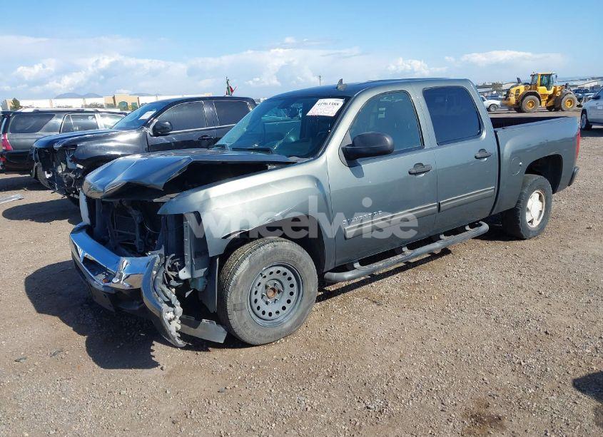 Photo 2 of 2011 Chevrolet Silverado 1500 LT (VIN 3GCPCSE02BG239588)