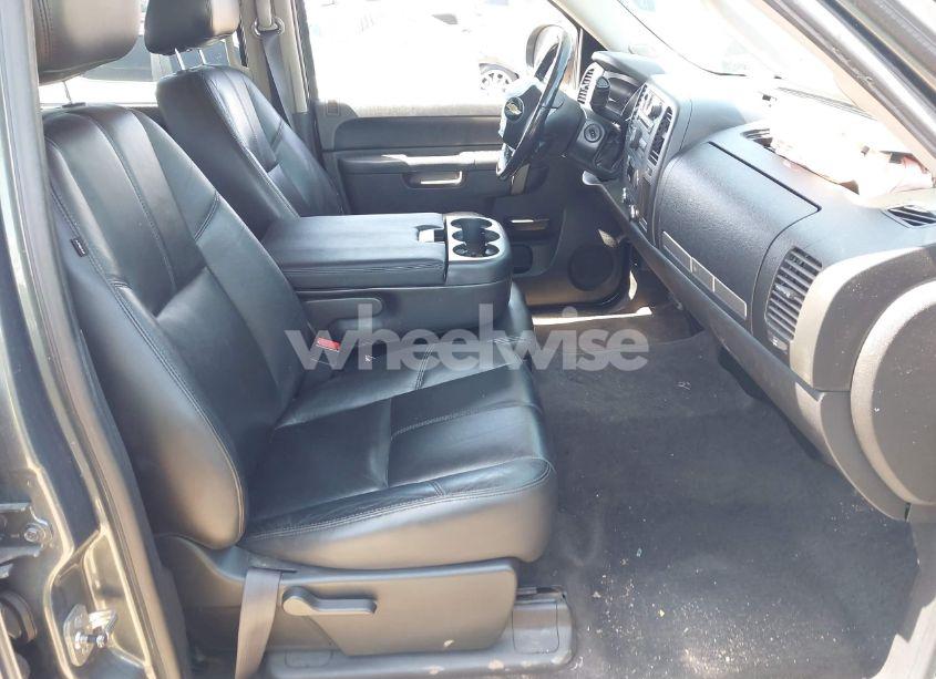 Photo 5 of 2011 Chevrolet Silverado 1500 LT (VIN 3GCPCSE02BG239588)