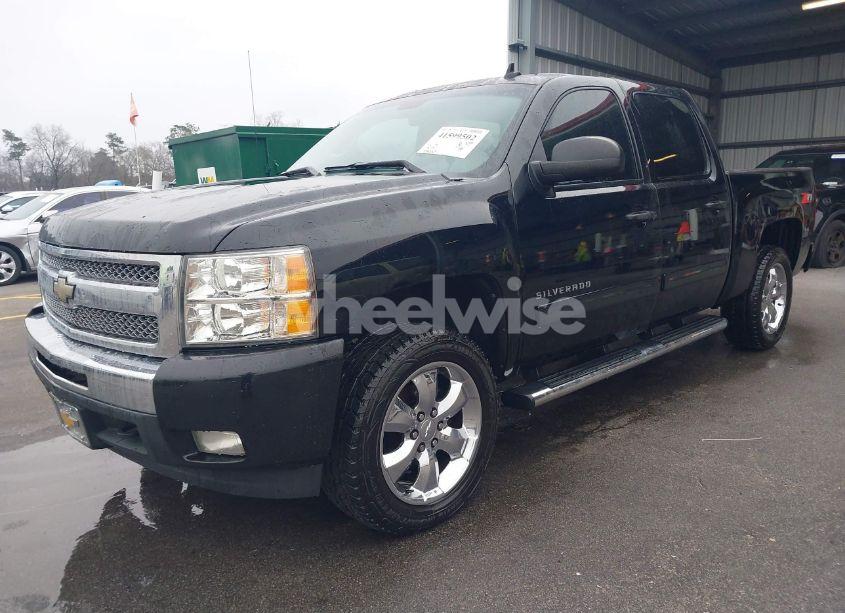 Photo 2 of 2011 Chevrolet Silverado 1500 LT (VIN 3GCPCSE02BG287673)