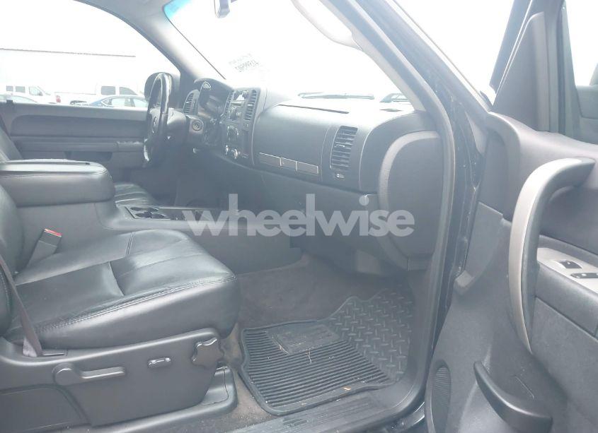 Photo 5 of 2011 Chevrolet Silverado 1500 LT (VIN 3GCPCSE02BG287673)