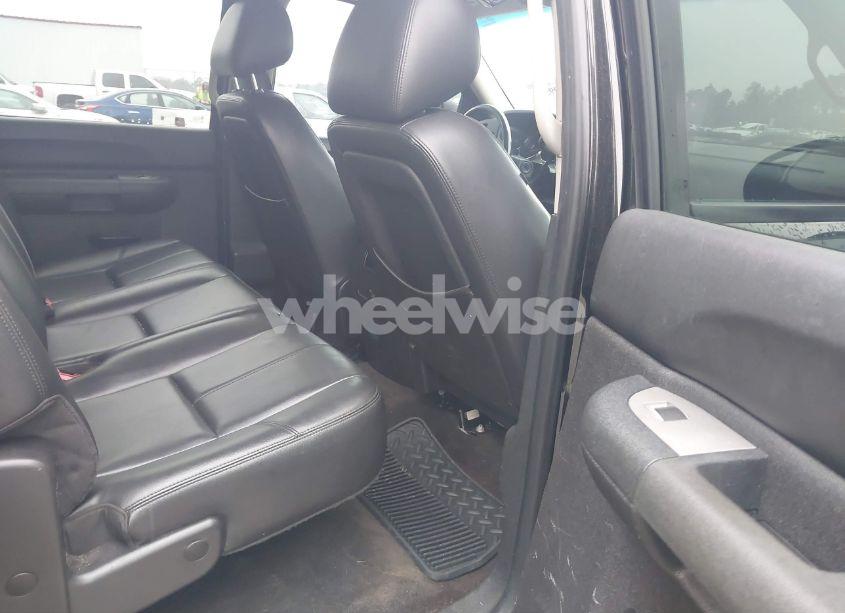 Photo 8 of 2011 Chevrolet Silverado 1500 LT (VIN 3GCPCSE02BG287673)