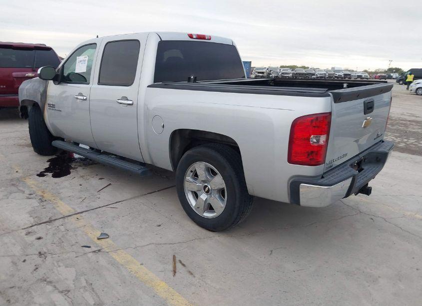 Photo 3 of 2011 Chevrolet Silverado 1500 LT (VIN 3GCPCSE02BG358242)
