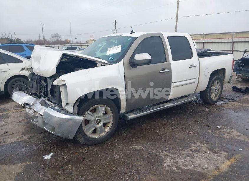 Photo 2 of 2013 Chevrolet Silverado 1500 LT (VIN 3GCPCSE02DG170890)