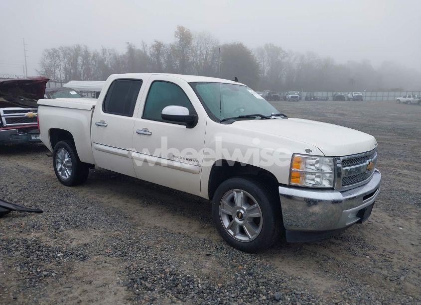 2013 Chevrolet Silverado 1500 LT (VIN 3GCPCSE02DG332646) main photo