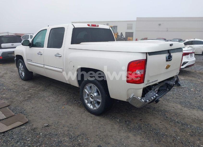 Photo 3 of 2013 Chevrolet Silverado 1500 LT (VIN 3GCPCSE02DG332646)