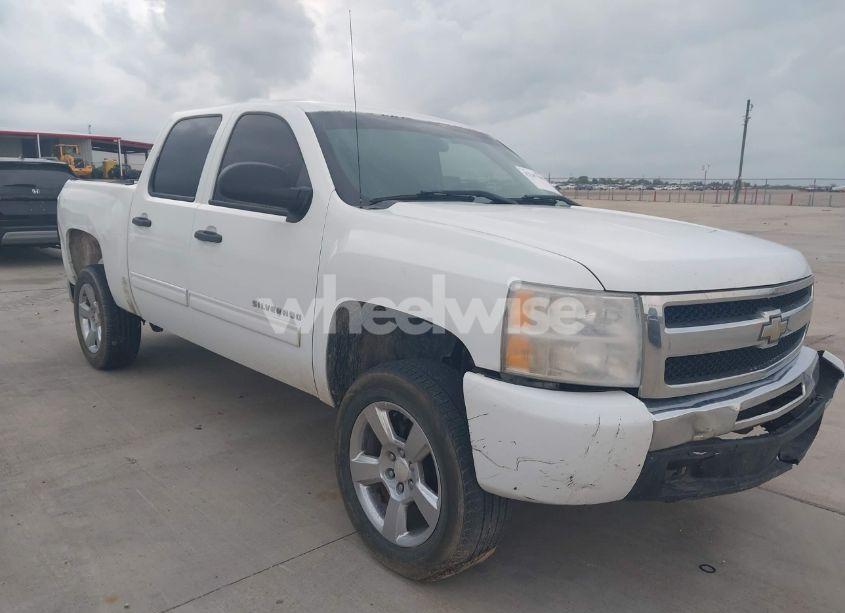 2011 Chevrolet Silverado 1500 LT (VIN 3GCPCSE03BG147146) main photo