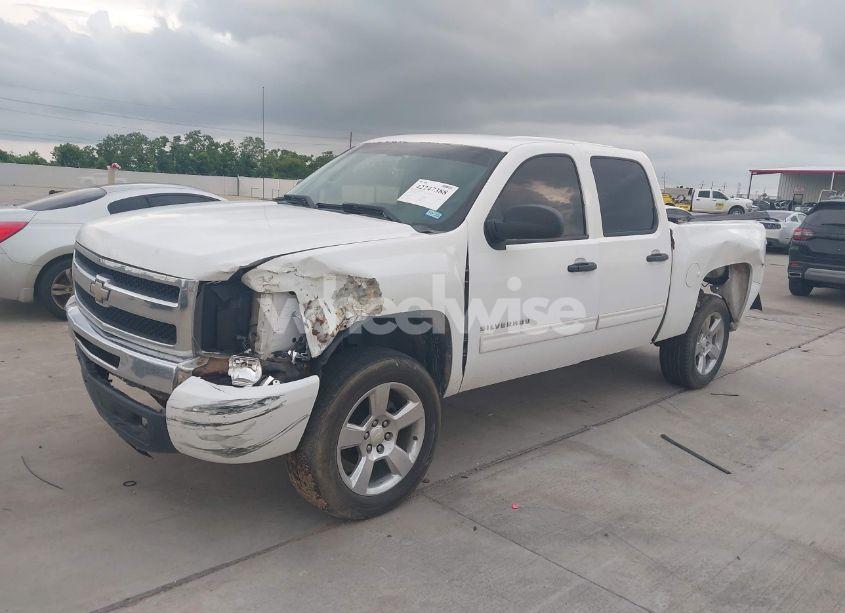 Photo 2 of 2011 Chevrolet Silverado 1500 LT (VIN 3GCPCSE03BG147146)