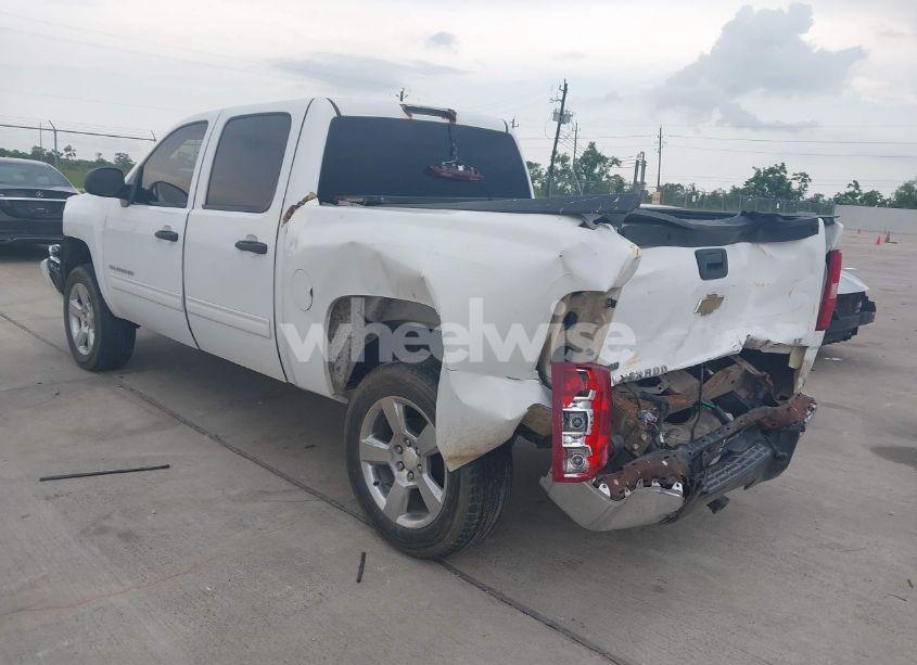 Photo 3 of 2011 Chevrolet Silverado 1500 LT (VIN 3GCPCSE03BG147146)