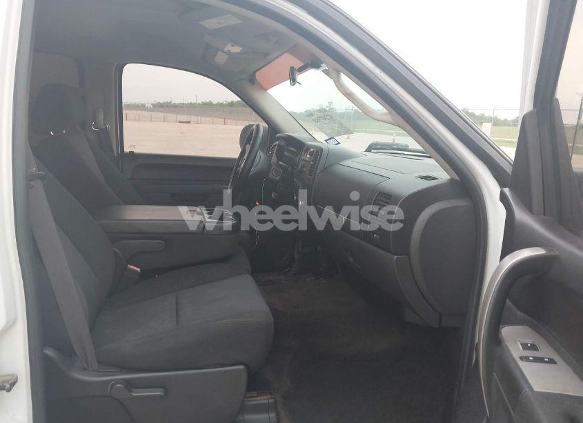 Photo 5 of 2011 Chevrolet Silverado 1500 LT (VIN 3GCPCSE03BG147146)