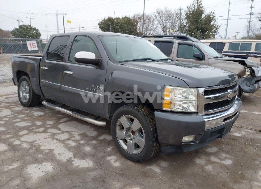 2011 Chevrolet Silverado 1500 LT (VIN 3GCPCSE03BG150466) main photo