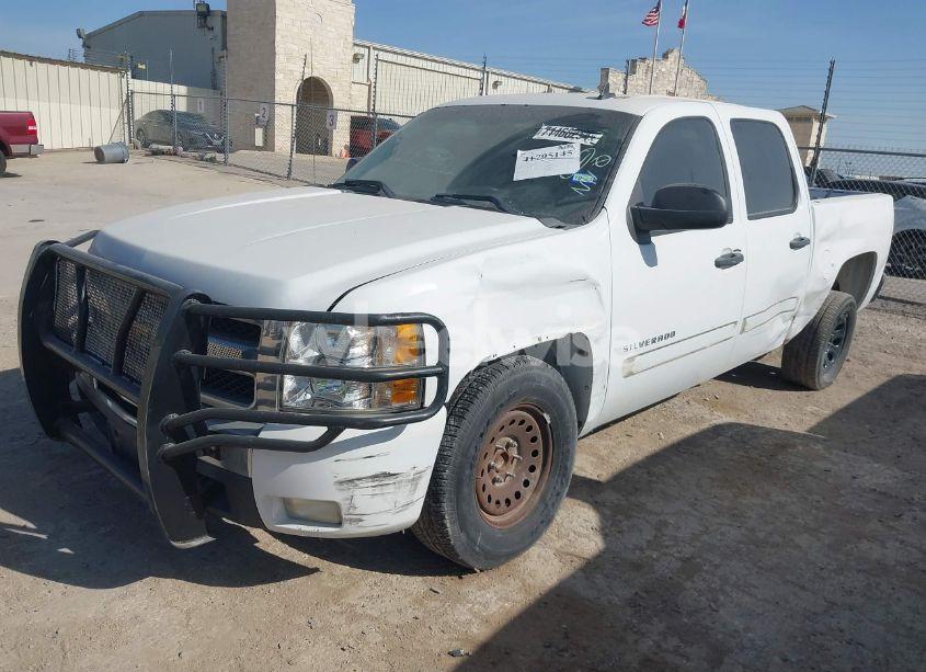 Photo 2 of 2011 Chevrolet Silverado 1500 LT (VIN 3GCPCSE03BG250759)