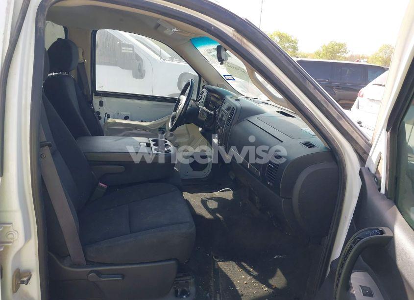 Photo 5 of 2011 Chevrolet Silverado 1500 LT (VIN 3GCPCSE03BG250759)