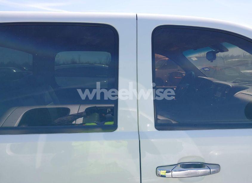 Photo 13 of 2011 Chevrolet Silverado 1500 LT (VIN 3GCPCSE03BG296057)