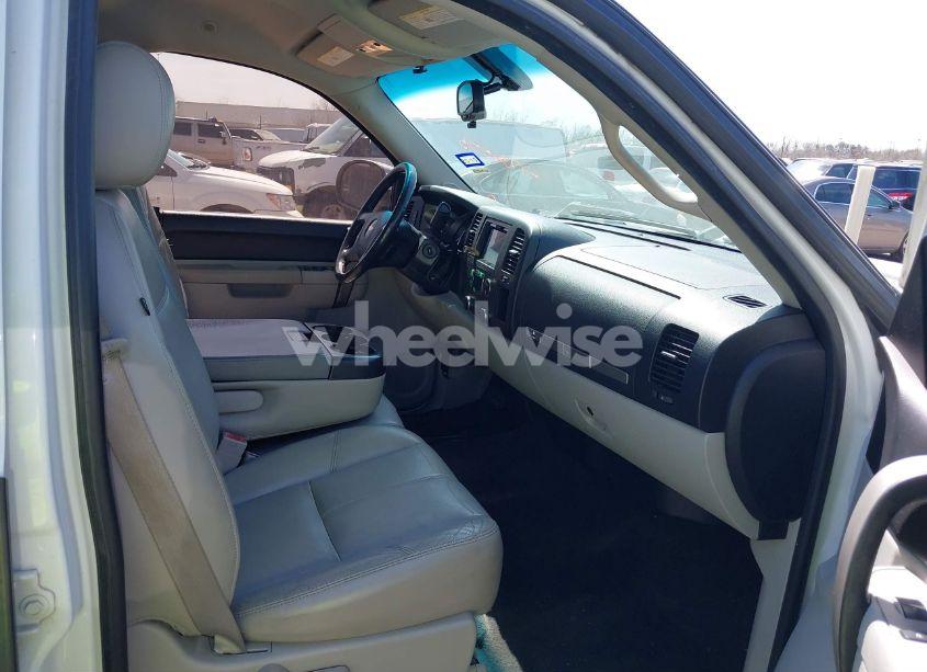 Photo 5 of 2011 Chevrolet Silverado 1500 LT (VIN 3GCPCSE03BG296057)