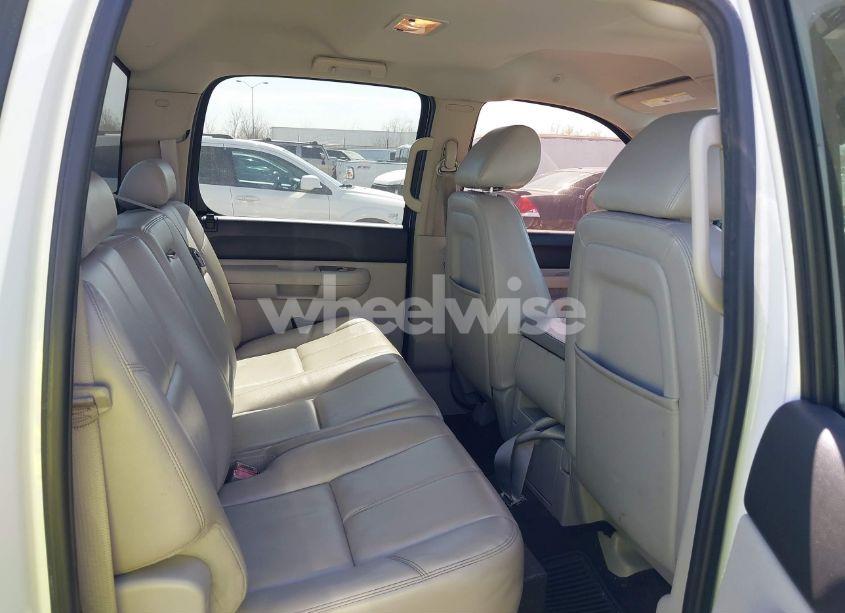 Photo 8 of 2011 Chevrolet Silverado 1500 LT (VIN 3GCPCSE03BG296057)