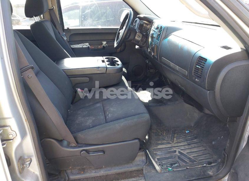 Photo 5 of 2012 Chevrolet Silverado 1500 LT (VIN 3GCPCSE03CG305759)