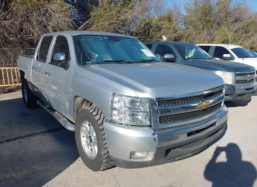 2013 Chevrolet Silverado 1500 LT (VIN 3GCPCSE03DG331439) main photo