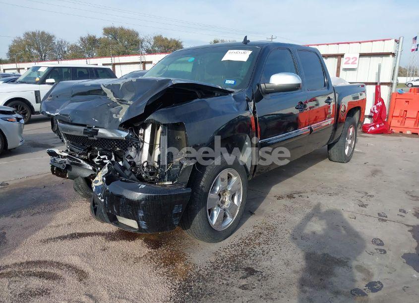 Photo 2 of 2011 Chevrolet Silverado 1500 LT (VIN 3GCPCSE04BG122790)