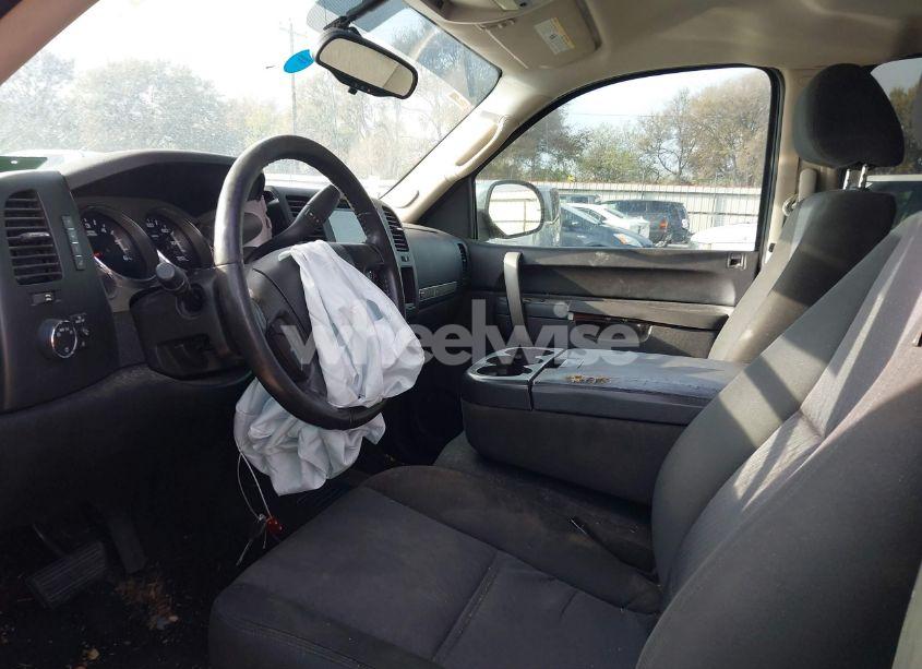 Photo 5 of 2011 Chevrolet Silverado 1500 LT (VIN 3GCPCSE04BG122790)