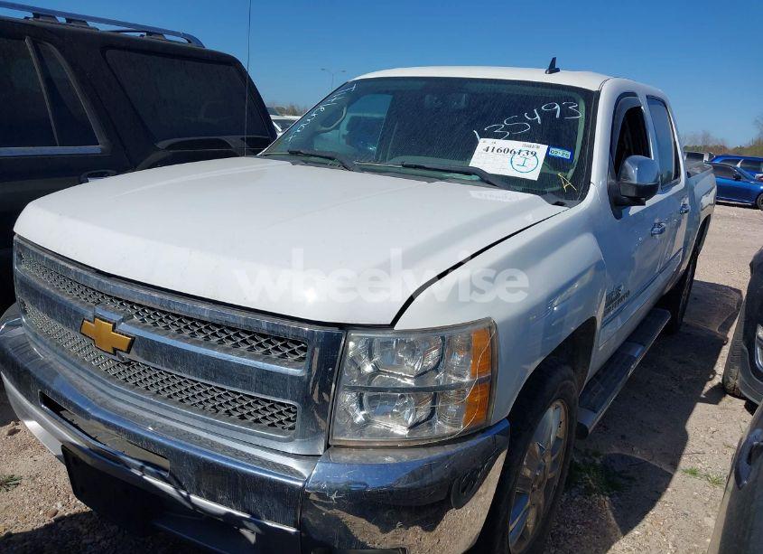 Photo 2 of 2013 Chevrolet Silverado 1500 LT (VIN 3GCPCSE04DG135493)