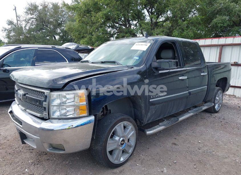 Photo 2 of 2013 Chevrolet Silverado 1500 LT (VIN 3GCPCSE04DG213125)