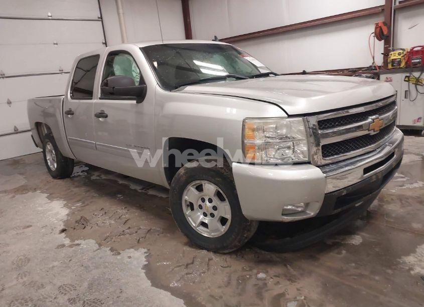 2011 Chevrolet Silverado 1500 LT (VIN 3GCPCSE05BG173540) main photo