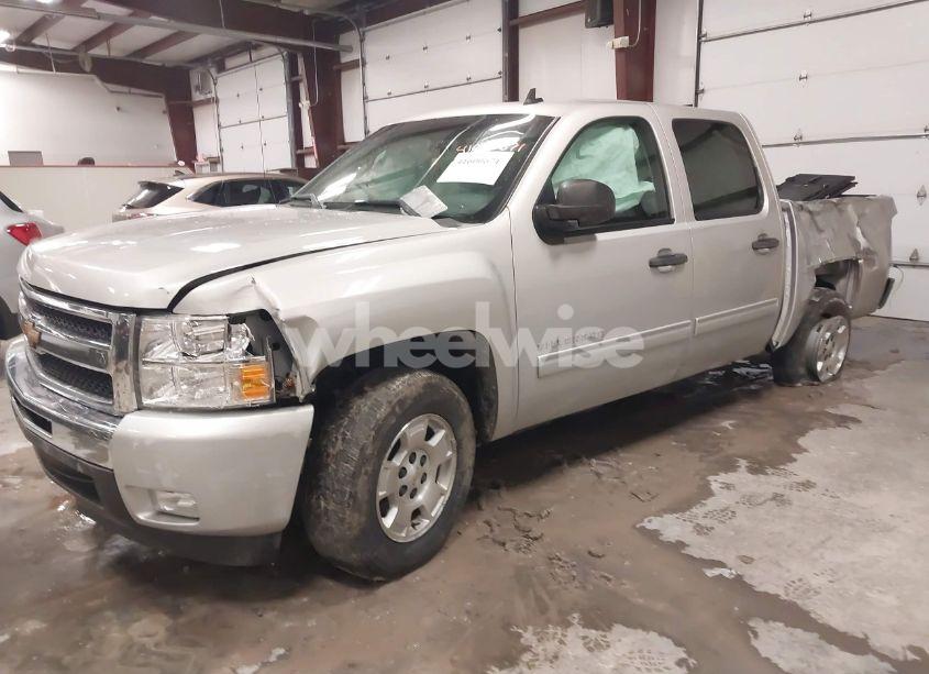 Photo 2 of 2011 Chevrolet Silverado 1500 LT (VIN 3GCPCSE05BG173540)