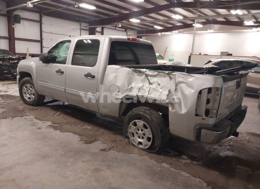 Photo 3 of 2011 Chevrolet Silverado 1500 LT (VIN 3GCPCSE05BG173540)