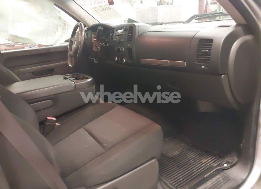 Photo 5 of 2011 Chevrolet Silverado 1500 LT (VIN 3GCPCSE05BG173540)