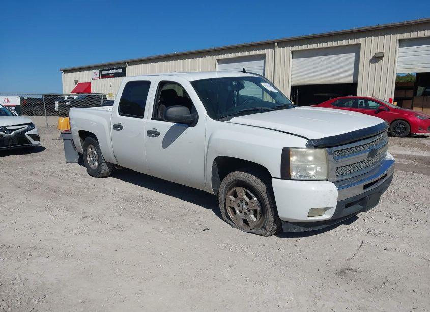 2011 Chevrolet Silverado 1500 LT (VIN 3GCPCSE05BG347946) main photo