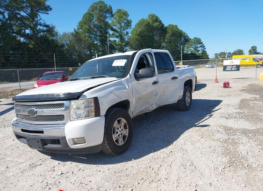 Photo 2 of 2011 Chevrolet Silverado 1500 LT (VIN 3GCPCSE05BG347946)