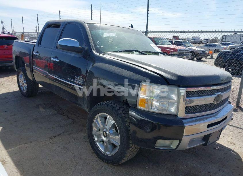 2013 Chevrolet Silverado 1500 LT (VIN 3GCPCSE05DG379301) main photo